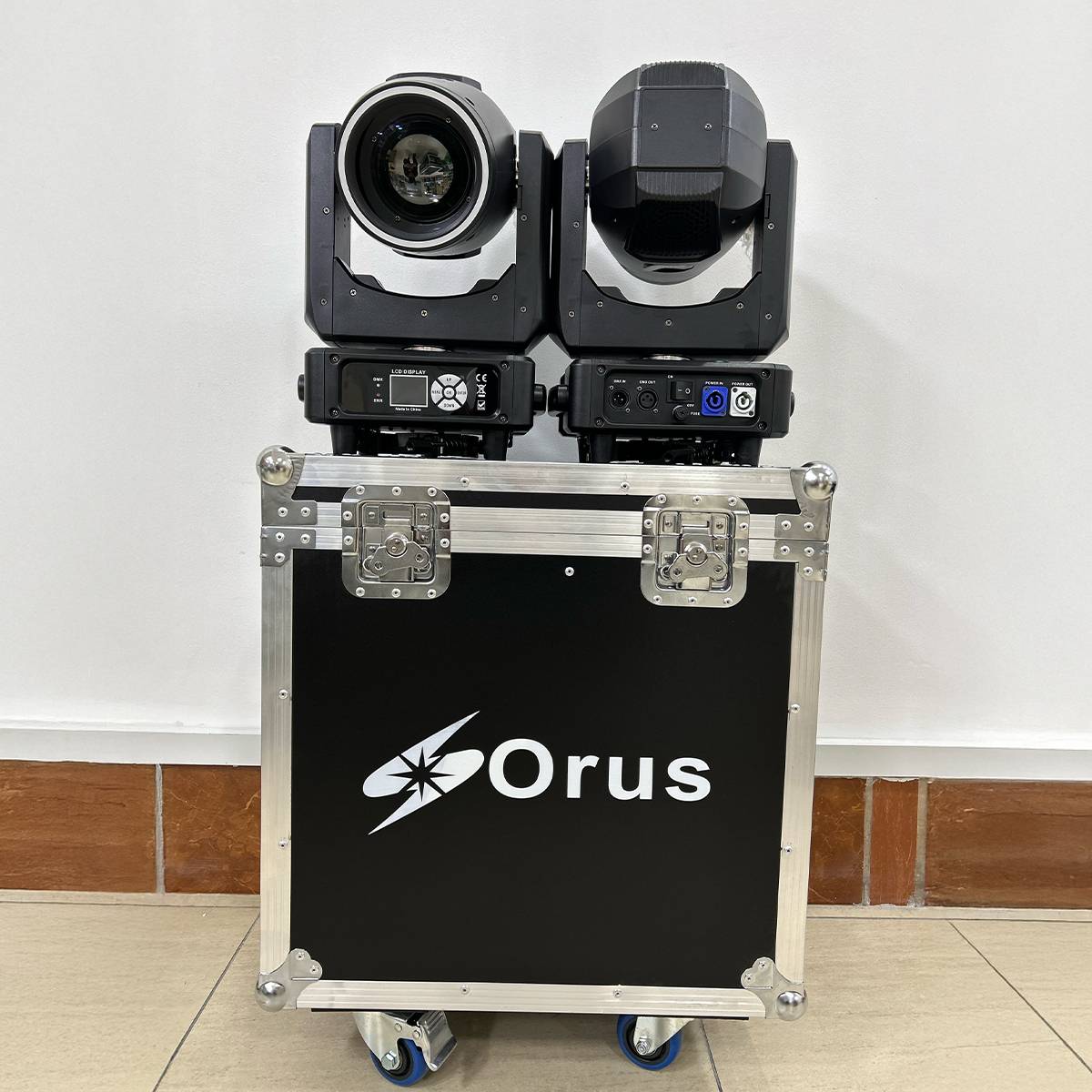 Kit 2 Mini Cabeza Móvil Orus Beam230 + Flightcase - Imagen 2