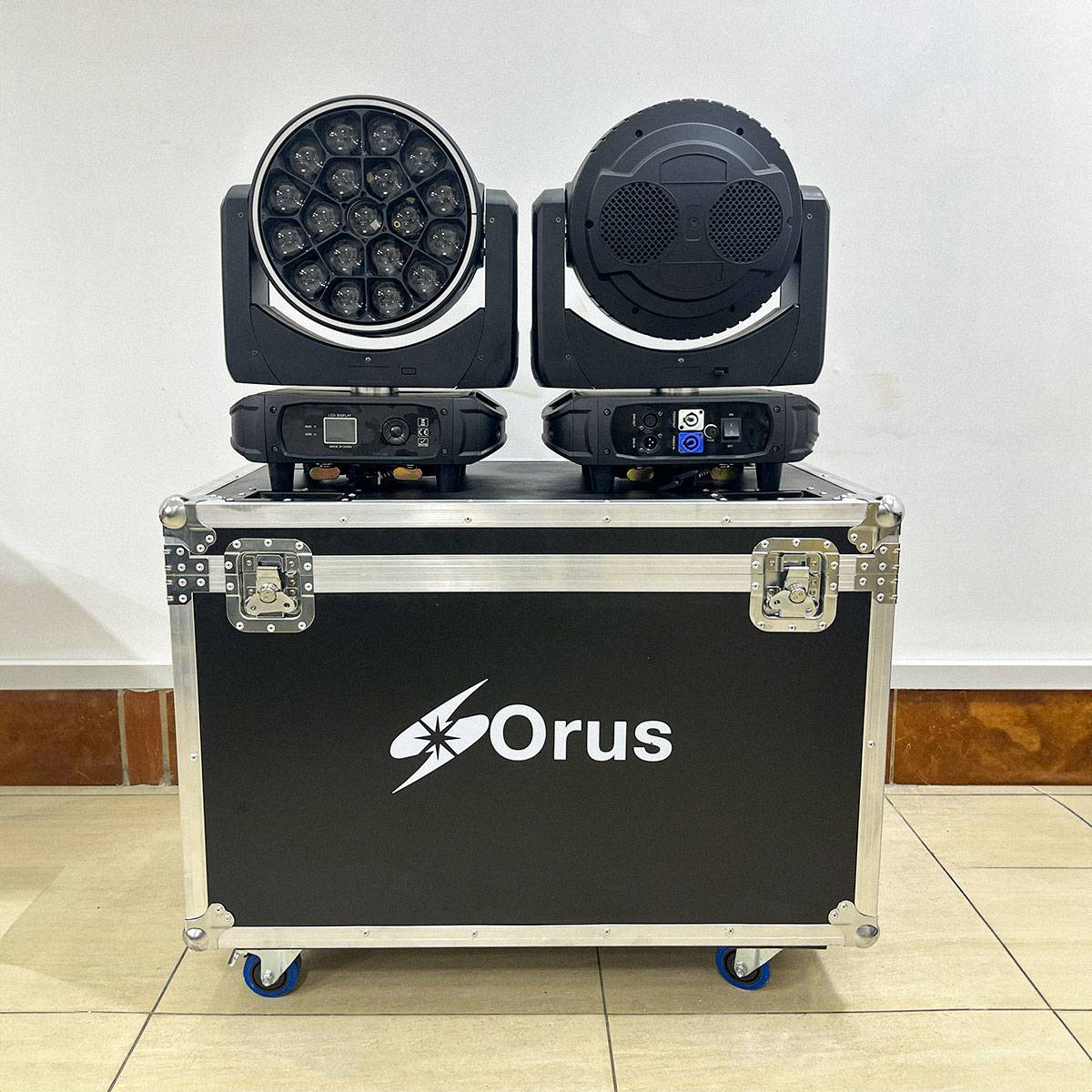KIT 2 CABEZAS MÓVILES WASH 19X40W + FLIGHTCASE - Imagen 2