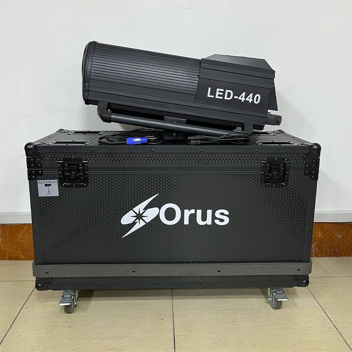 CAÑON SEGUIDOR DE 440W + FLIGHTCASE Y PEDESTAL - Imagen 3