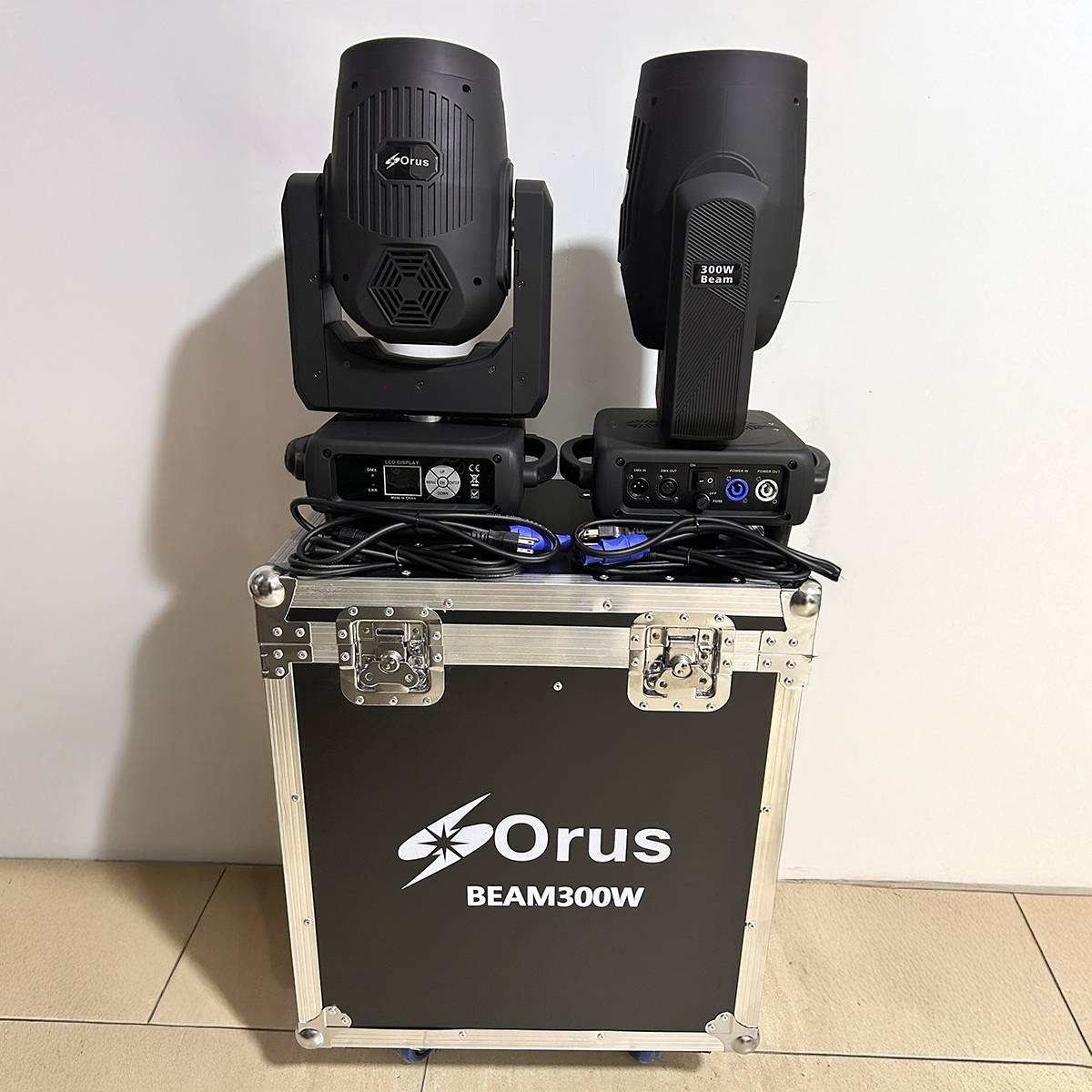 KIT DE 2 CABEZAS MOVILES ORUS BEAM 300 MAS FLYGHTCASE - Imagen 2