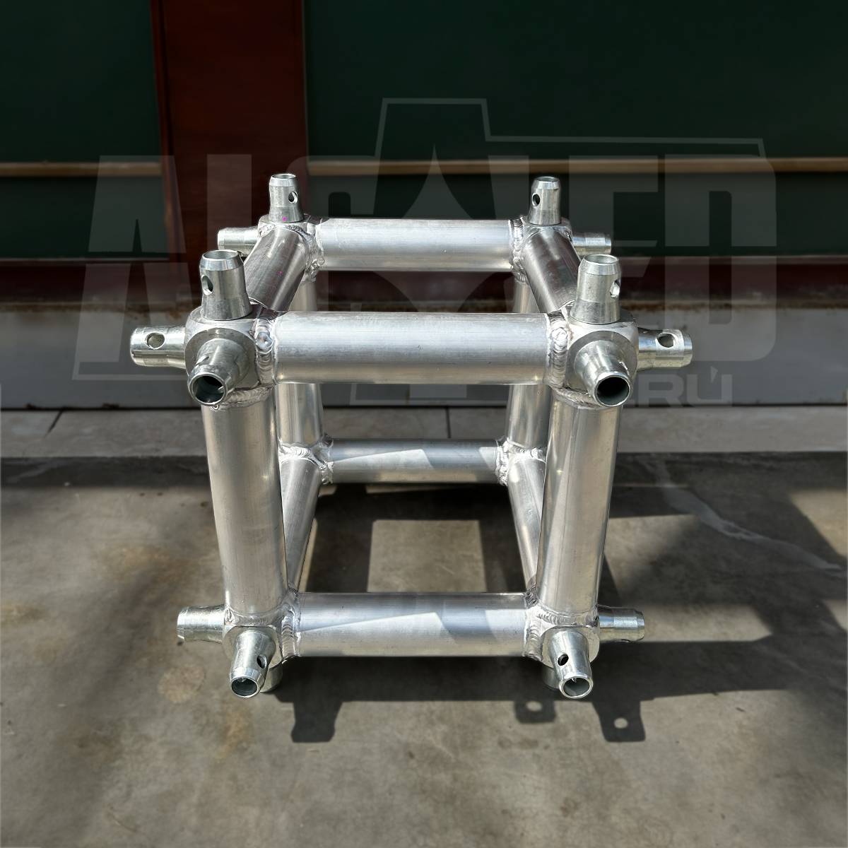 CUBO TRUSS CON PINES 30X30CM - Imagen 2